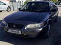 Toyota Camry 1998 годаүшін2 700 000 тг. в Актобе – фото 2