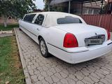 Lincoln Town Car 2003 года за 2 300 000 тг. в Алматы – фото 2