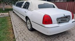 Lincoln Town Car 2003 года за 2 300 000 тг. в Алматы – фото 2