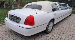 Lincoln Town Car 2003 года за 2 300 000 тг. в Алматы – фото 3