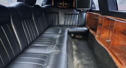 Lincoln Town Car 2003 года за 2 300 000 тг. в Алматы – фото 5