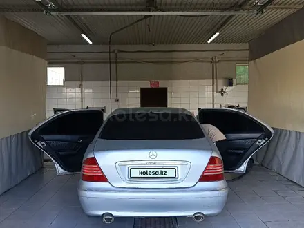 Mercedes-Benz S 320 1999 года за 3 000 000 тг. в Жанаозен – фото 2