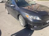 Toyota Camry 2011 года за 4 400 000 тг. в Актобе – фото 2