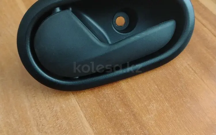 Ручка внутренняя левая рено за 5 000 тг. в Астана