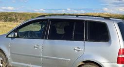Volkswagen Touran 2003 годаүшін3 650 000 тг. в Новоишимский – фото 5