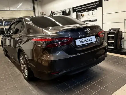 Toyota Camry 2018 года за 13 500 000 тг. в Астана – фото 4