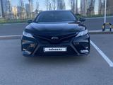 Toyota Camry 2018 года за 10 800 000 тг. в Астана