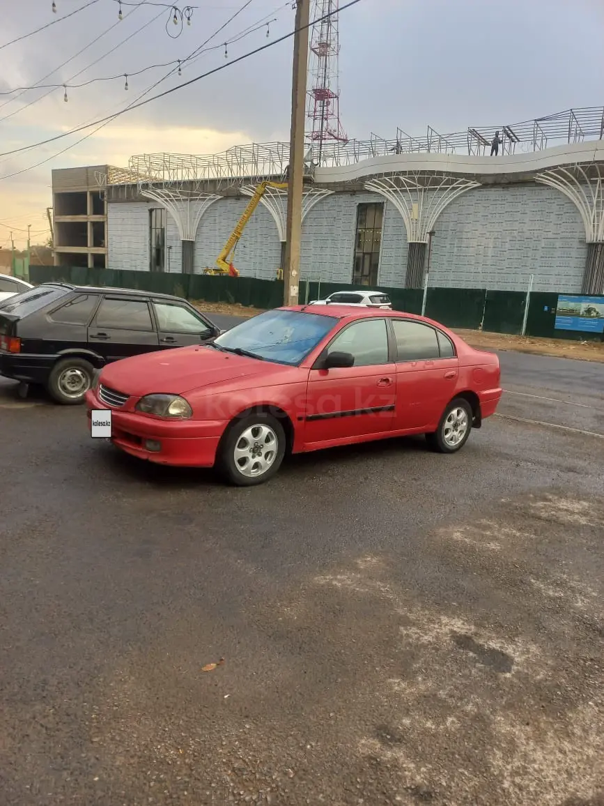 Toyota Avensis, 1999