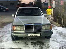 Mercedes-Benz E-Class, 1993