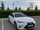 Lexus ES 250 2019 года за 19 300 000 тг. в Астана – фото 2