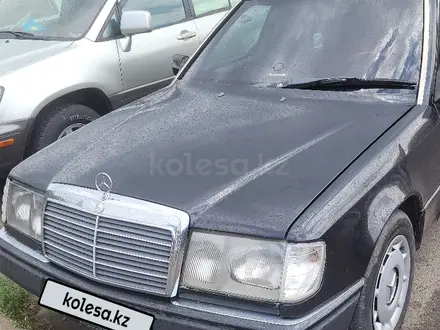 Mercedes-Benz E 200 1990 года за 1 350 000 тг. в Есик