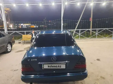 Mercedes-Benz E 220 1995 года за 2 100 000 тг. в Шымкент – фото 3