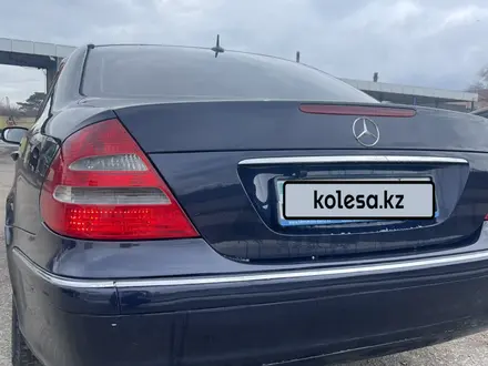 Mercedes-Benz E 240 2003 года за 4 900 000 тг. в Караганда – фото 6