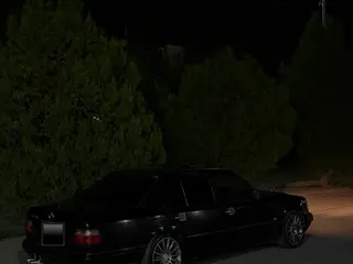 Mercedes-Benz E 320