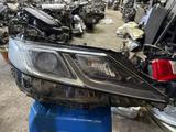 Фара ксеноновая Toyota Camry 70 перед. прав. (б/у) за 120 000 тг. в Караганда