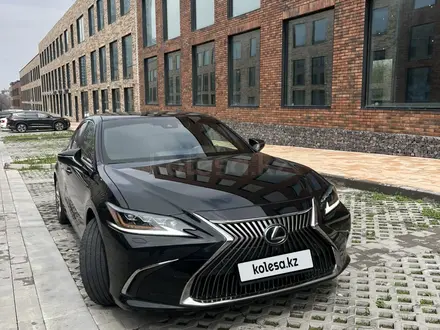 Lexus ES 350 2020 года за 25 000 000 тг. в Алматы