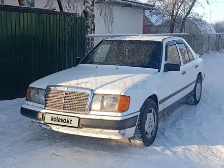 Mercedes-Benz E 200 1990 года за 1 350 000 тг. в Кокшетау – фото 2