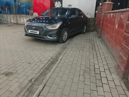 Hyundai Accent 2018 года за 5 500 000 тг. в Алматы – фото 2