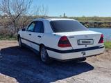 Mercedes-Benz C 200 1994 года за 950 000 тг. в Караганда – фото 4