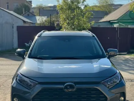 Toyota RAV4 2020 года за 15 500 000 тг. в Актобе