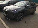 Toyota RAV4 2020 года за 15 500 000 тг. в Актобе – фото 4