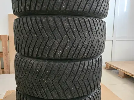 Шины GOODYEAR 255 55 R18 зимние за 60 000 тг. в Рудный