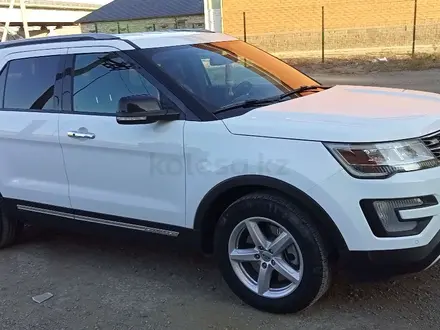 Ford Explorer 2016 года за 15 000 000 тг. в Атырау – фото 5