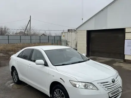 Toyota Camry 2007 года за 5 300 000 тг. в Уральск – фото 3