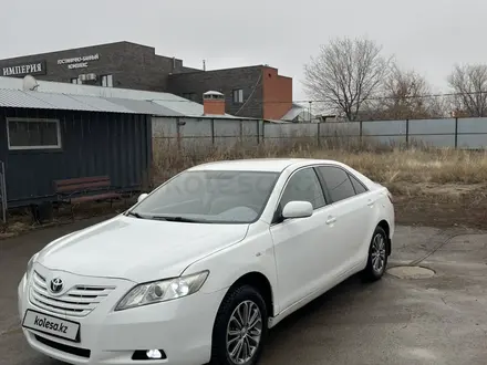 Toyota Camry 2007 года за 5 300 000 тг. в Уральск – фото 2