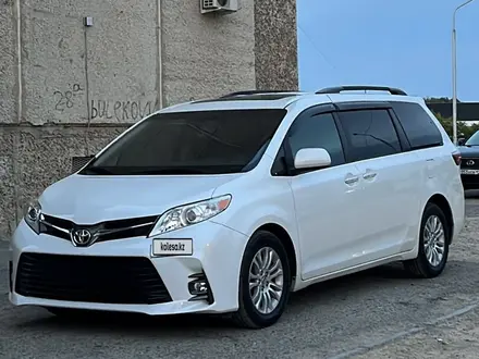 Toyota Sienna 2015 года за 14 500 000 тг. в Актау