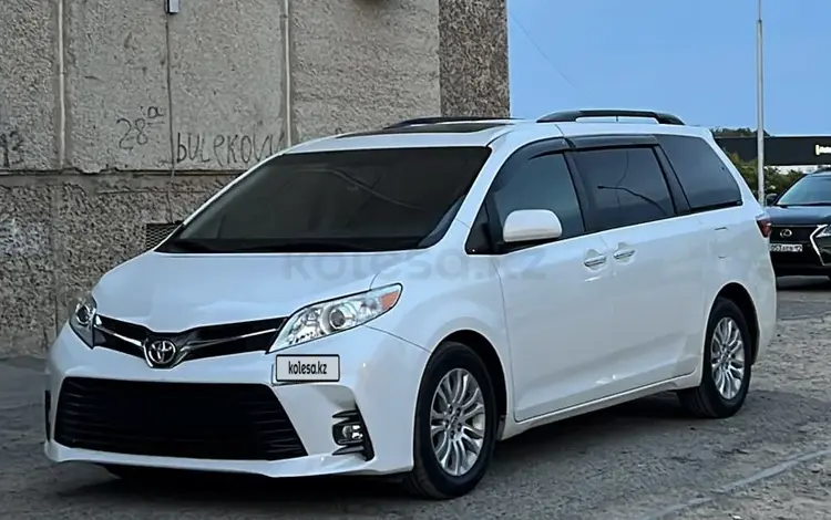 Toyota Sienna 2015 годаfor14 500 000 тг. в Актау