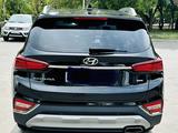 Hyundai Santa Fe 2018 года за 13 300 000 тг. в Алматы – фото 2