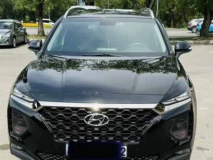 Hyundai Santa Fe 2018 года за 13 300 000 тг. в Алматы