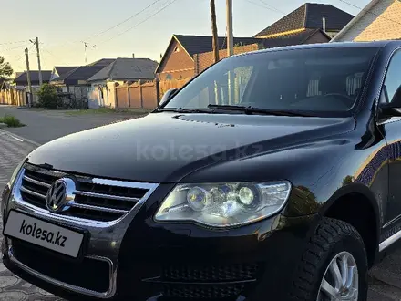 Volkswagen Touareg 2008 года за 5 600 000 тг. в Павлодар – фото 10