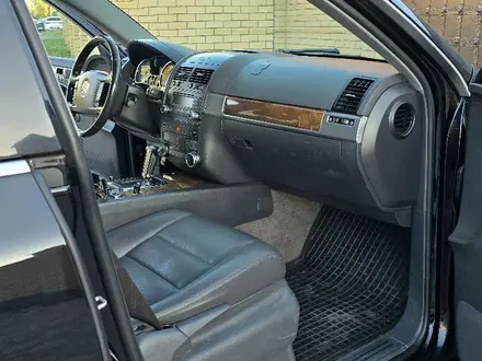 Volkswagen Touareg 2008 года за 5 600 000 тг. в Павлодар – фото 15