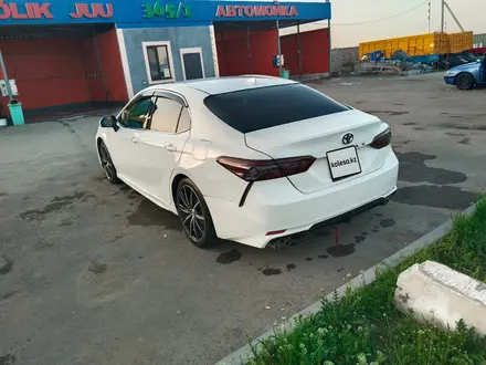 Toyota Camry 2018 года за 13 000 000 тг. в Семей – фото 5