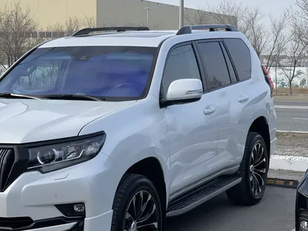 Toyota Land Cruiser Prado 2023 года за 35 900 000 тг. в Атырау – фото 3