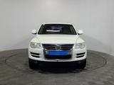 Volkswagen Touareg 2007 года за 6 210 000 тг. в Алматы – фото 2