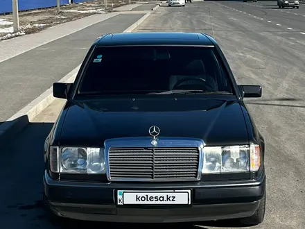 Mercedes-Benz E 200 1991 года за 2 000 000 тг. в Атырау – фото 3