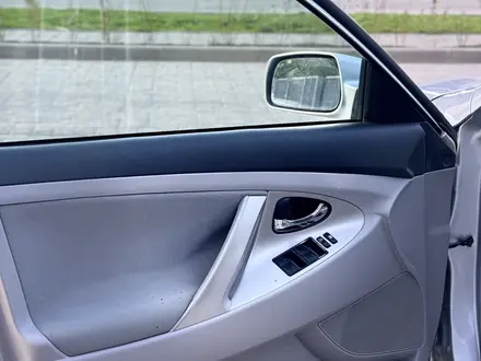 Toyota Camry 2010 года за 5 900 000 тг. в Актобе – фото 11