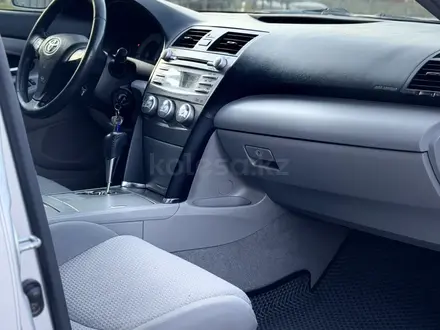 Toyota Camry 2010 года за 5 900 000 тг. в Актобе – фото 14