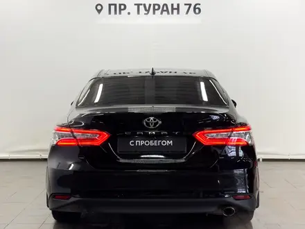 Toyota Camry 2021 года за 18 300 000 тг. в Астана – фото 4