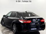 Toyota Camry 2021 года за 18 300 000 тг. в Астана – фото 2