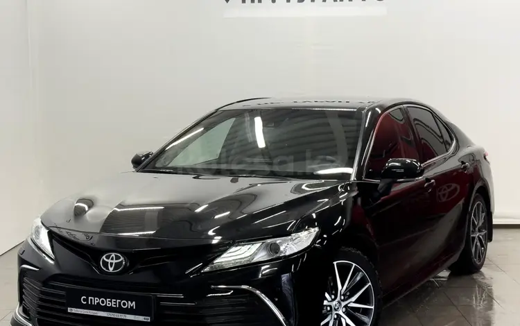 Toyota Camry 2021 года за 18 300 000 тг. в Астана