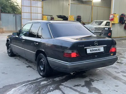 Mercedes-Benz E 220 1994 года за 2 000 000 тг. в Алматы – фото 2