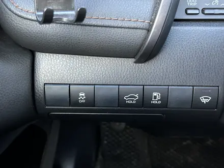 Toyota Camry 2019 года за 11 750 000 тг. в Атырау – фото 14