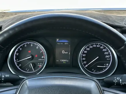 Toyota Camry 2019 года за 11 750 000 тг. в Атырау – фото 17