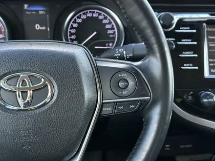 Toyota Camry 2019 года за 11 750 000 тг. в Атырау – фото 19