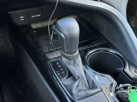 Toyota Camry 2019 года за 11 750 000 тг. в Атырау – фото 22