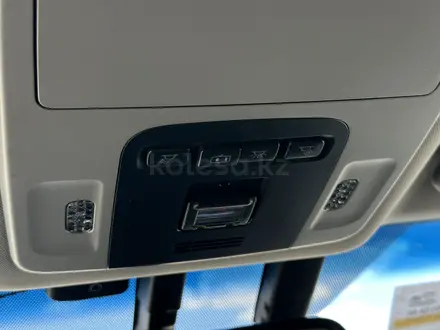 Toyota Camry 2019 года за 11 750 000 тг. в Атырау – фото 25